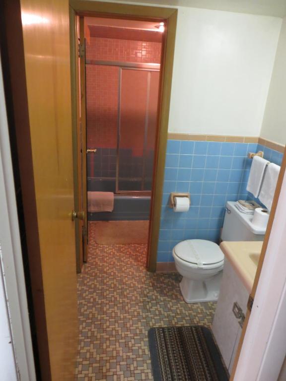 The Wesley Inn Motel Lake Geneva Room photo